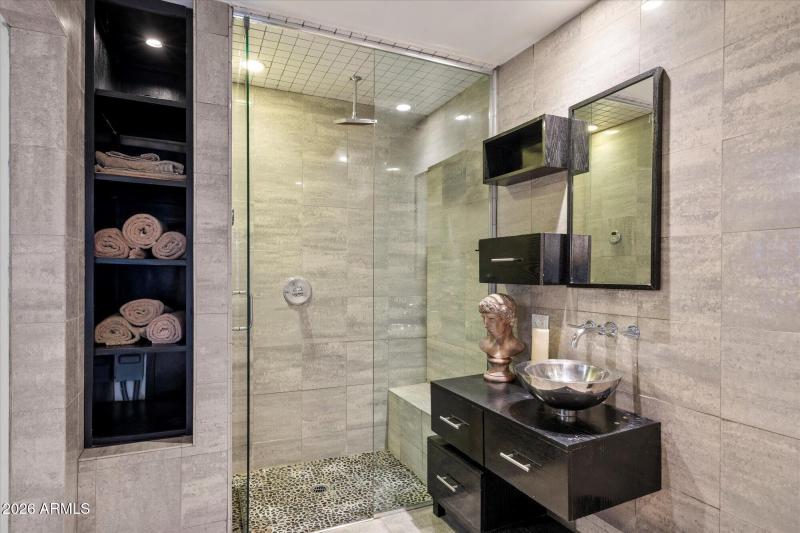 Jack & Jill bathroom w/ steam shower