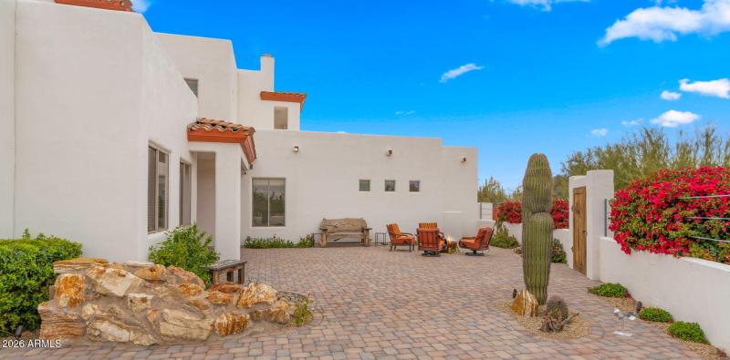 10-web-or-mls-Front yard Patio Space7