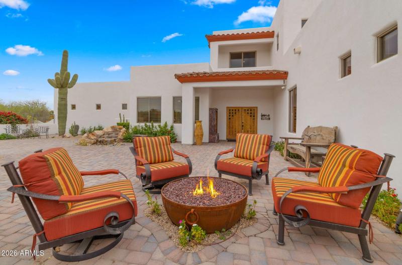 11-web-or-mls-Front yard Patio Space3