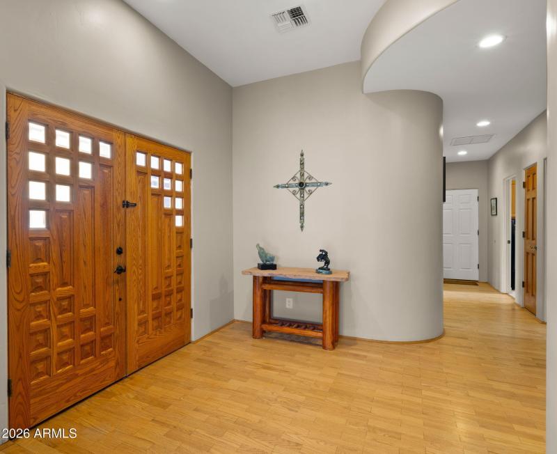 14-web-or-mls-Foyer1