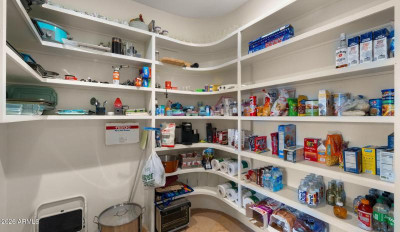 22-web-or-mls-Pantry2