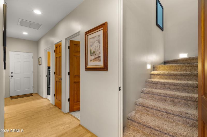 30-web-or-mls-Hallway