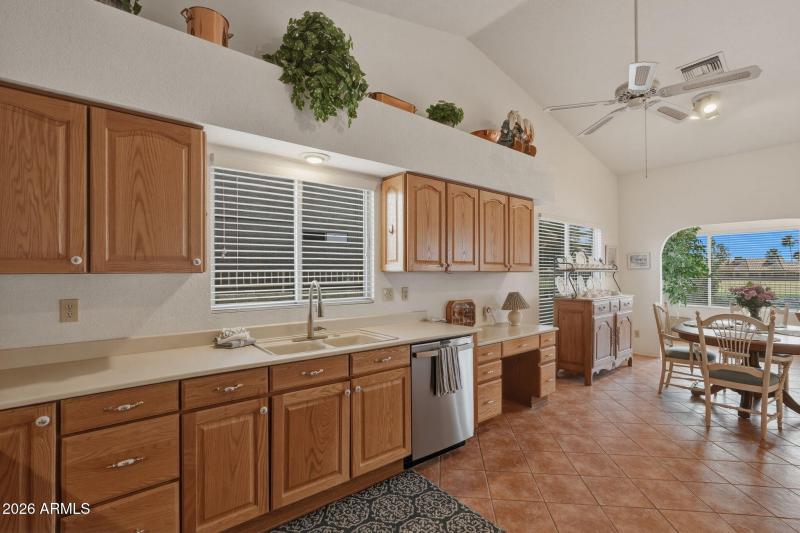 2118 LW - Kitchen2