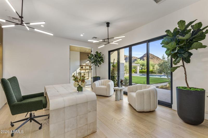 Office Mummy Mountain Views