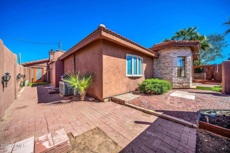 1450 E Royal Palm Rd-51