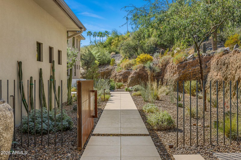 03front entrance pathway