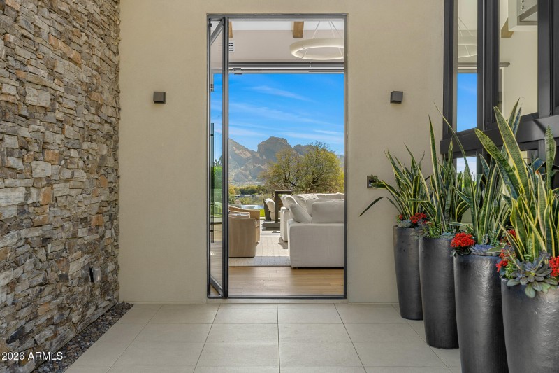 08front door Camelback Mountain views