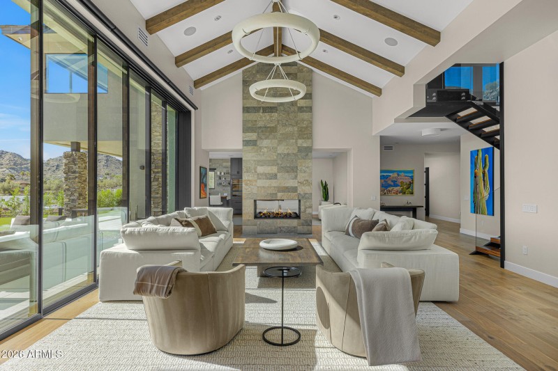 10great room_doors closed