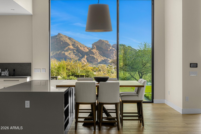 14breakfast bar mountain view