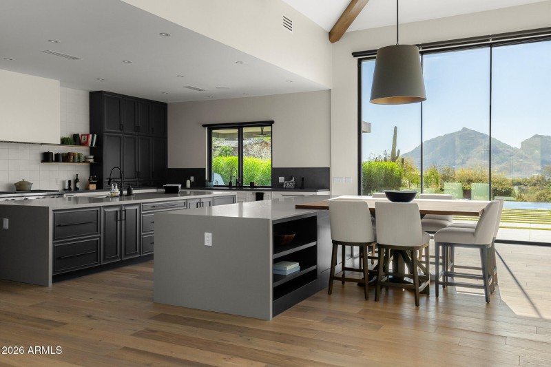 21kitchen and breakfast bar mountain vie