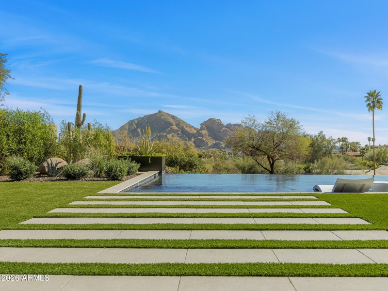 58pool and spa lounge