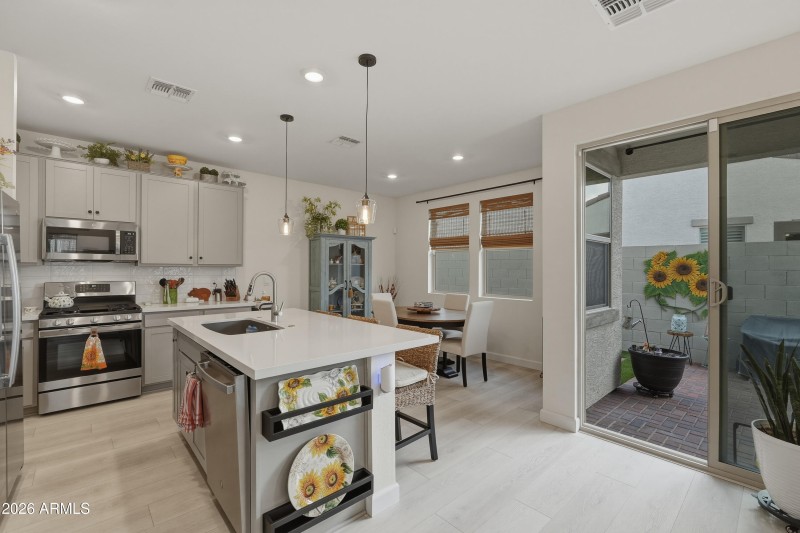Kitchen & Dining Area
