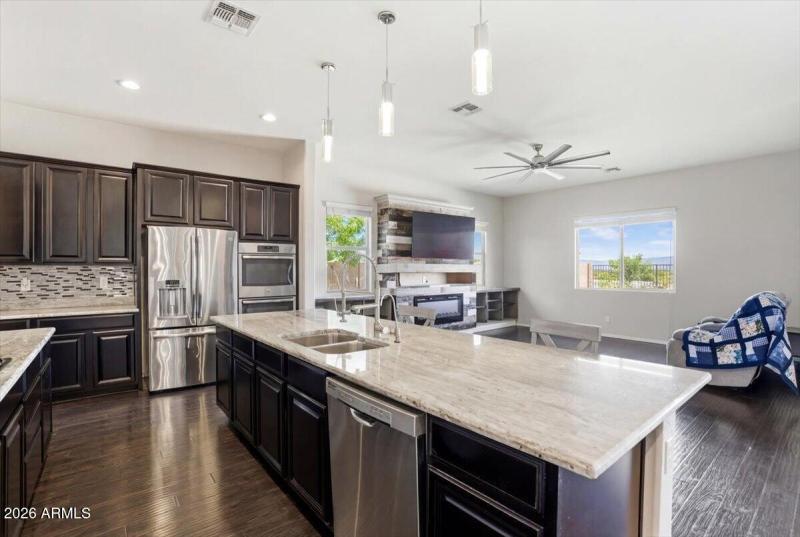 06-15878 W Fillmore St_RedHogMedia