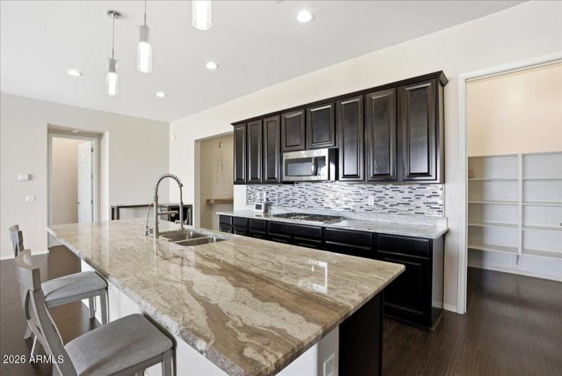 09-15878 W Fillmore St_RedHogMedia