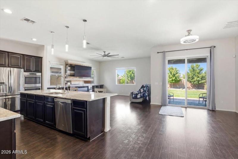 05-15878 W Fillmore St_RedHogMedia