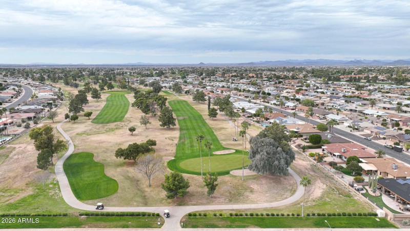 Walking distance to Golf Course