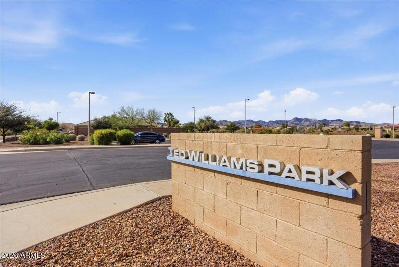 37-19861 W Buchanan_RedHogMedia