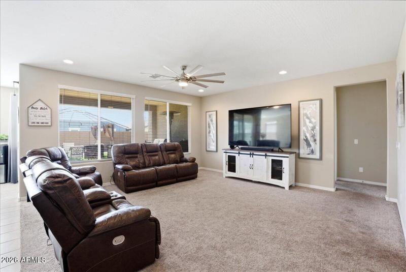 06-19861 W Buchanan_RedHogMedia