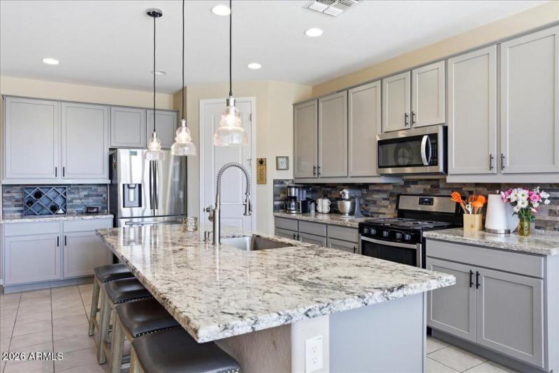 11-19861 W Buchanan_RedHogMedia