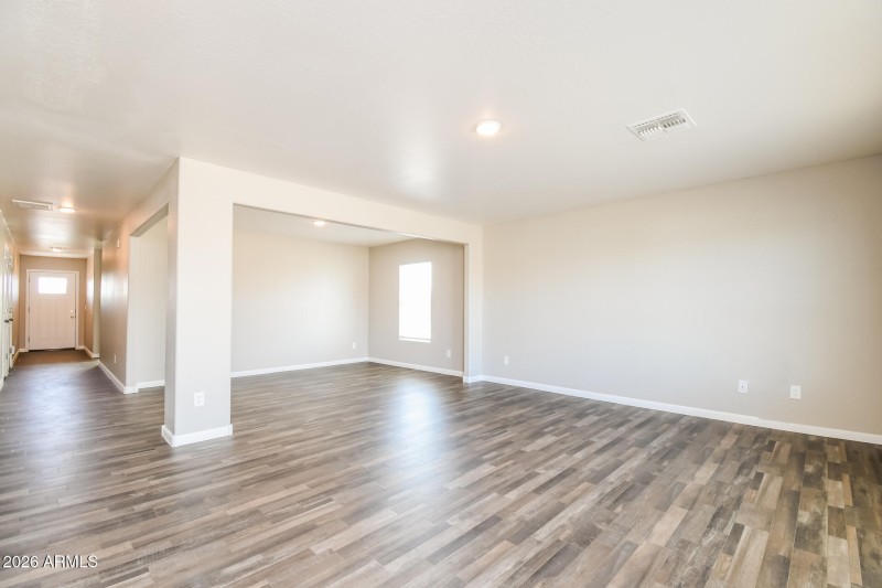 4-photo-Living-Room-3cef797a-d981-4b58-a