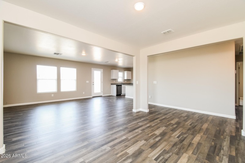 6-photo-Dining-Room-38b24461-dcf6-42c1-a