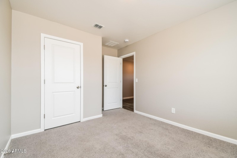 15-photo-Bedroom-b82133d9-7e22-4c49-982d