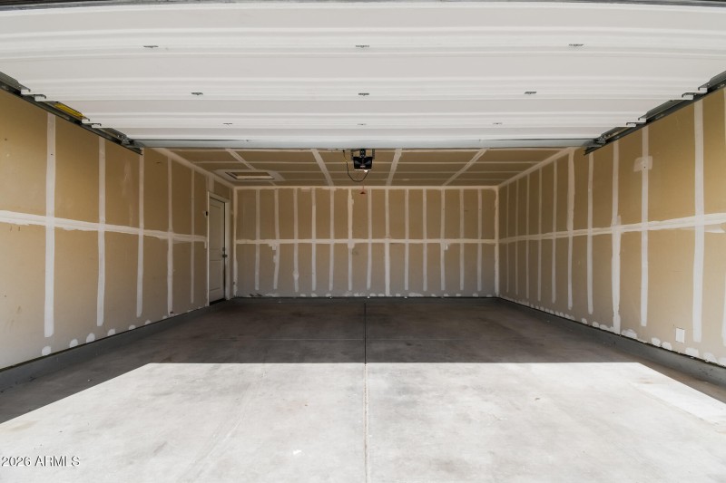 19-photo-Garage-53aa9844-843d-4d91-96f4-