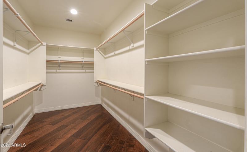 Primay Walk-in Closet