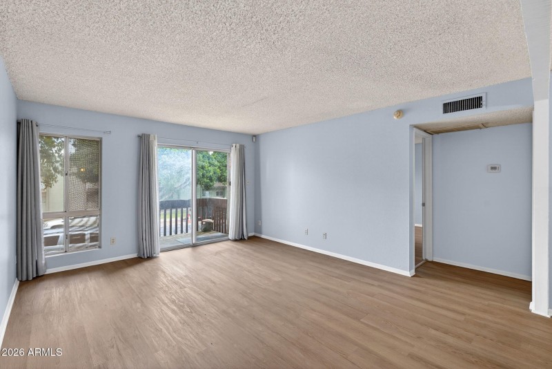 1701 W TUCKEY LN 206