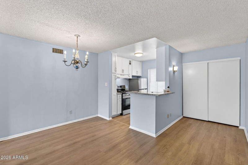 1701 W TUCKEY LN 206