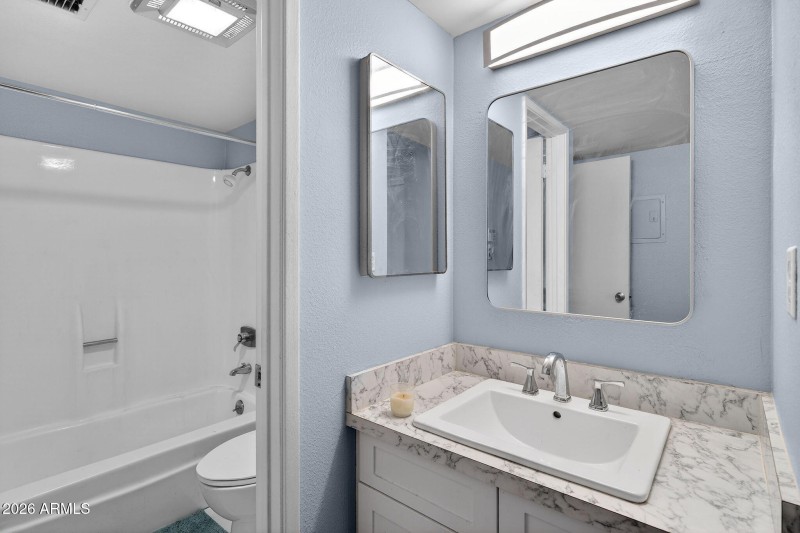 1701 W TUCKEY LN 206