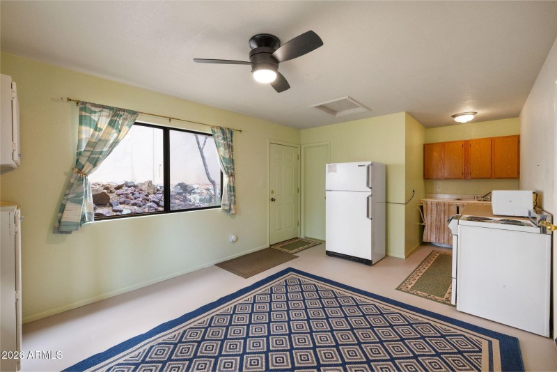 Guest House-Kitchen