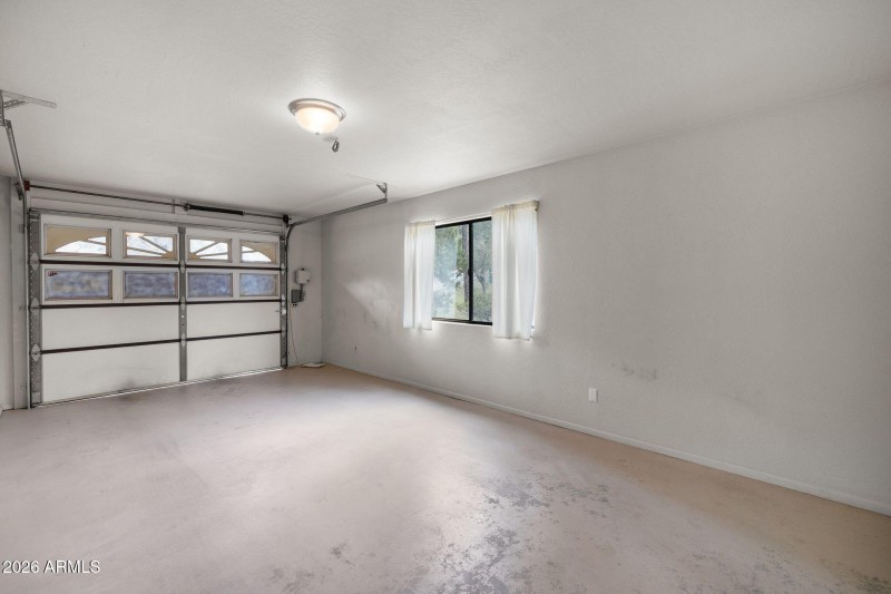 Guest House-Garage