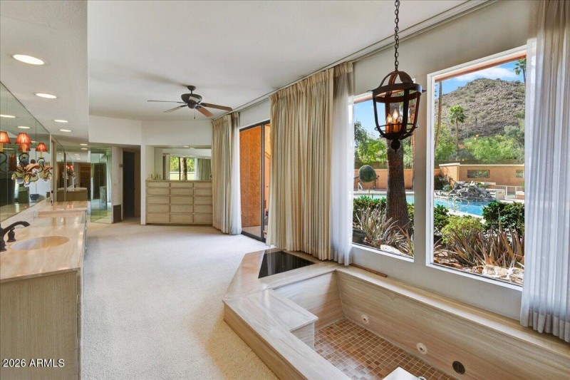 Primary Bath w/ Mtn. Views