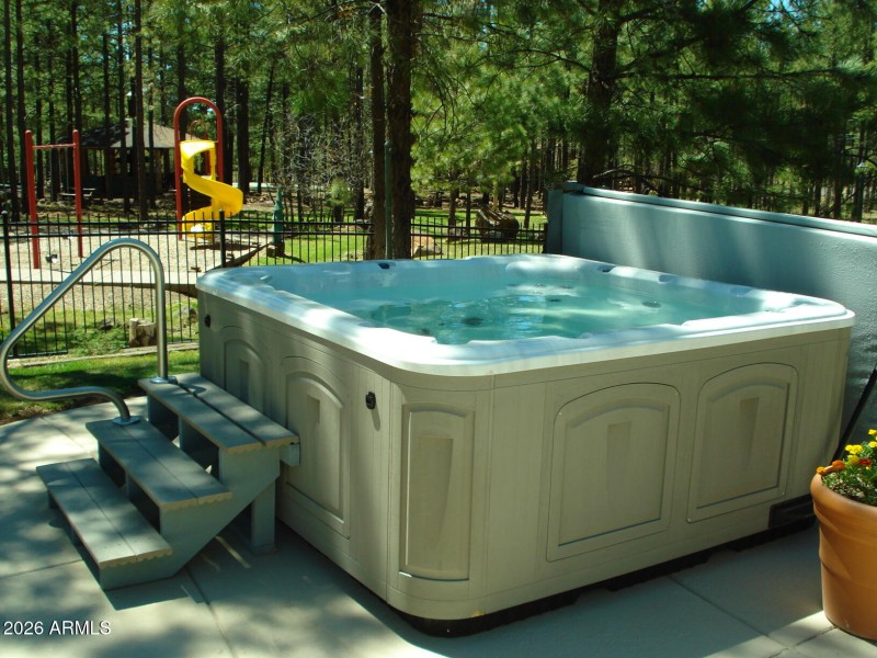 16 HOT TUBS
