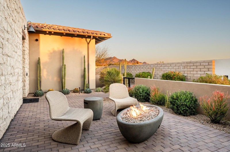 Front Porch - Great for Entertaining