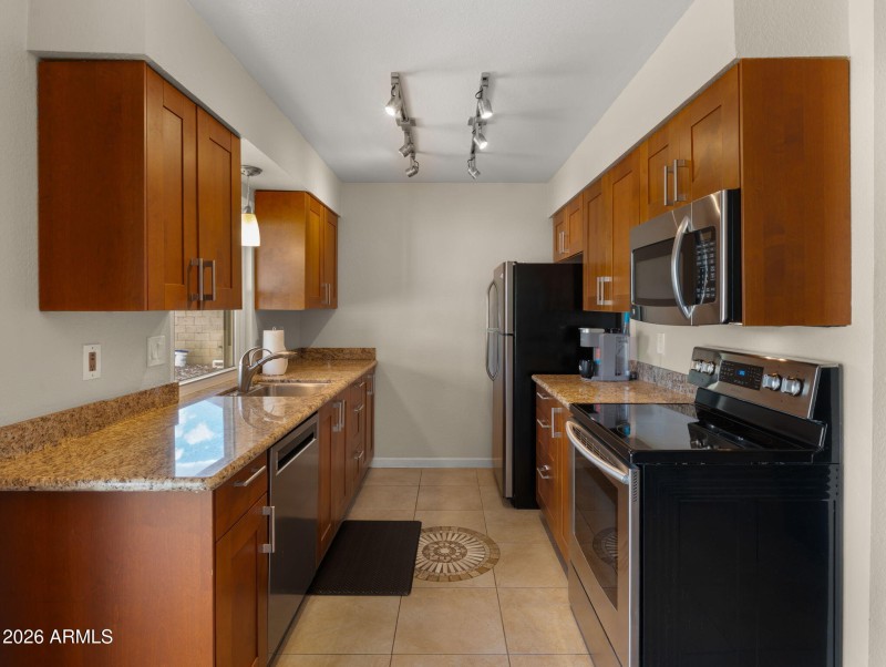 8-web-or-mls-Kitchen2