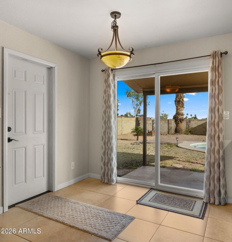 22-web-or-mls-Dining Nook