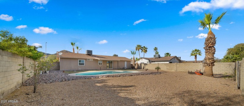 27-web-or-mls-Backyard6