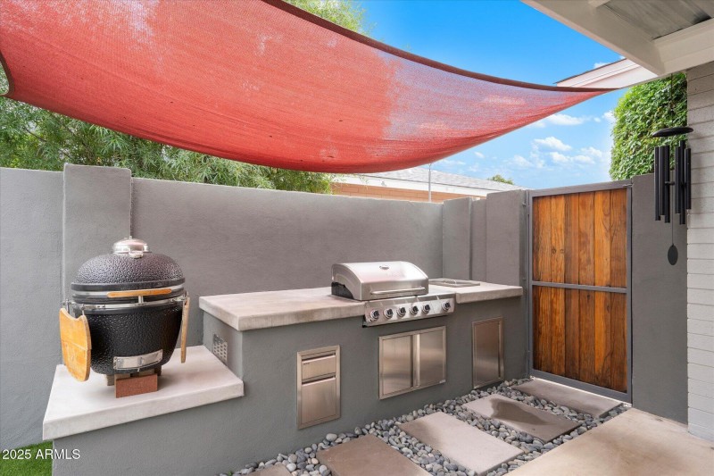 Outdoor Kitchen