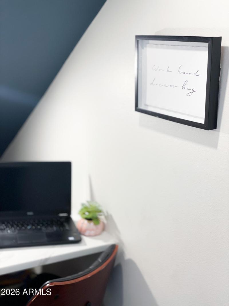 5_Small Office Nook
