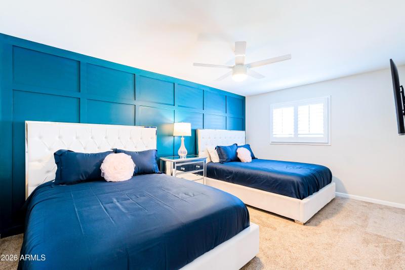 17_2 Queen Beds Room