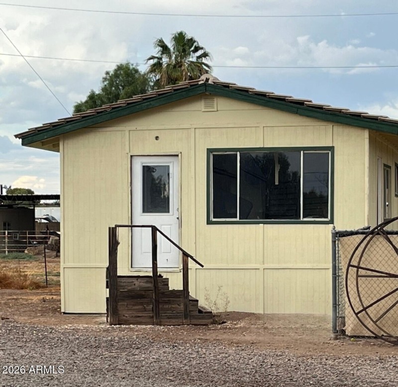 Pool House:Potential Office or Guest Stu