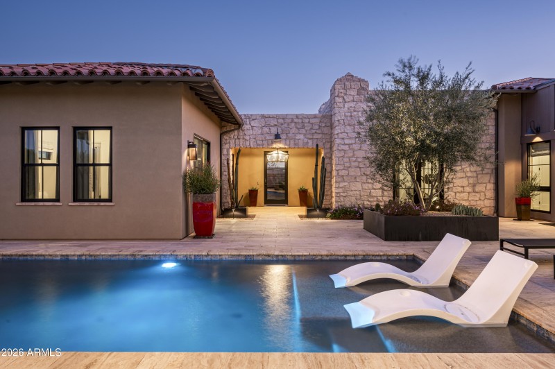 Sands Courtyard Entry