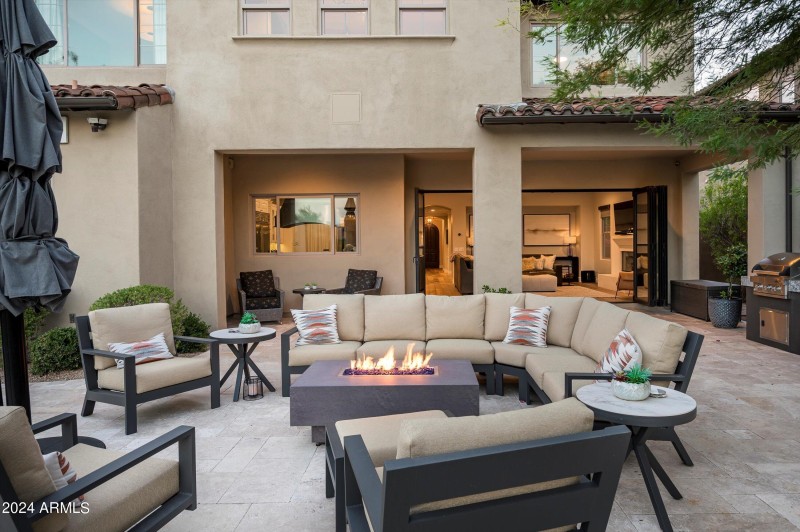 Spacious Hardscape for Outdoor Living