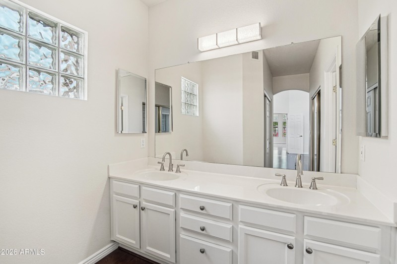 18-print-W Port Royale Ln-S1702-018