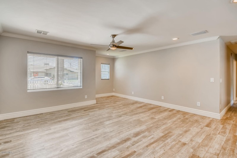 4423 N 35th St Phoenix AZ-large-006-006-