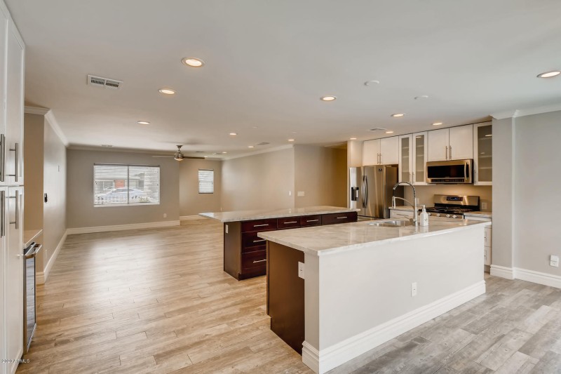 4423 N 35th St Phoenix AZ-large-011-009-