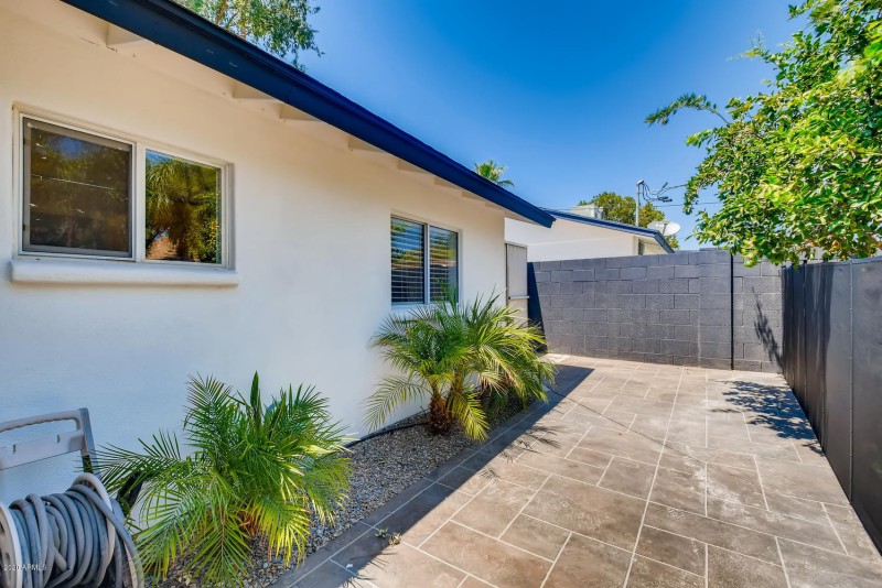 4423 N 35th St Phoenix AZ-large-024-028-