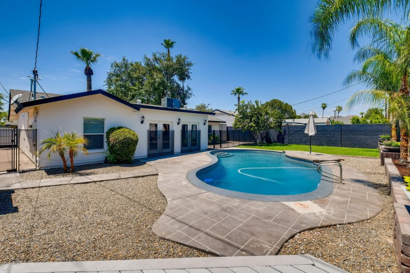 4423 N 35th St Phoenix AZ-large-026-026-